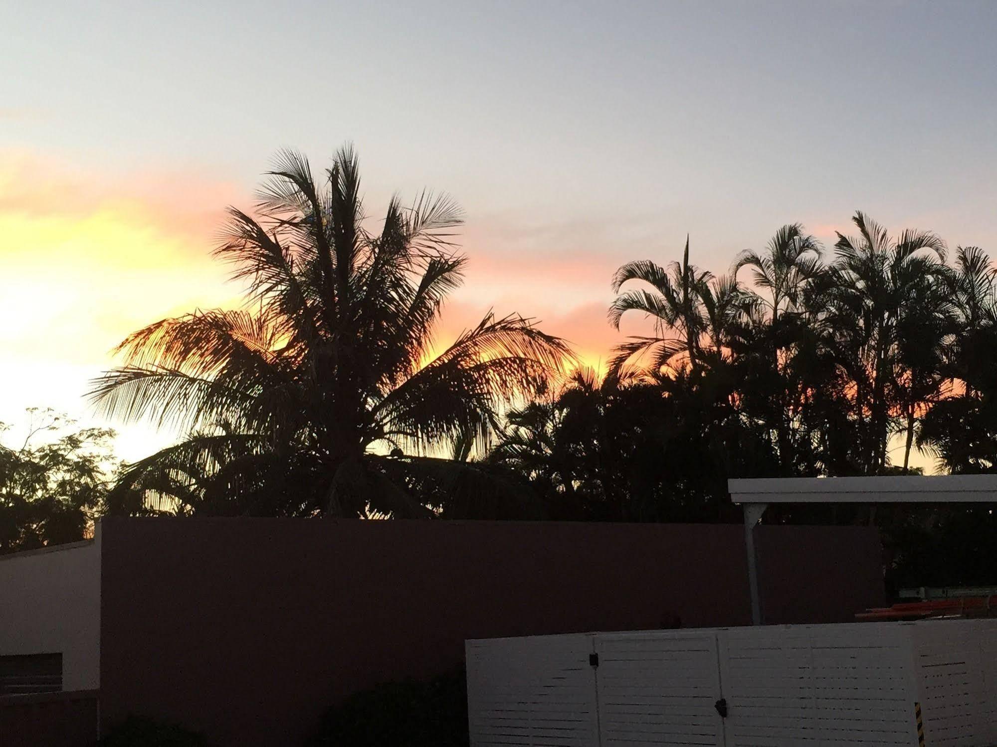 Beachside Boutique Motel Mackay Bagian luar foto