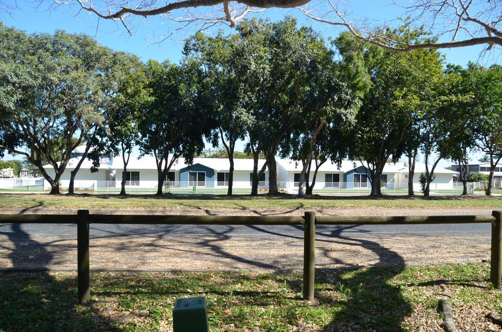Beachside Boutique Motel Mackay Bagian luar foto