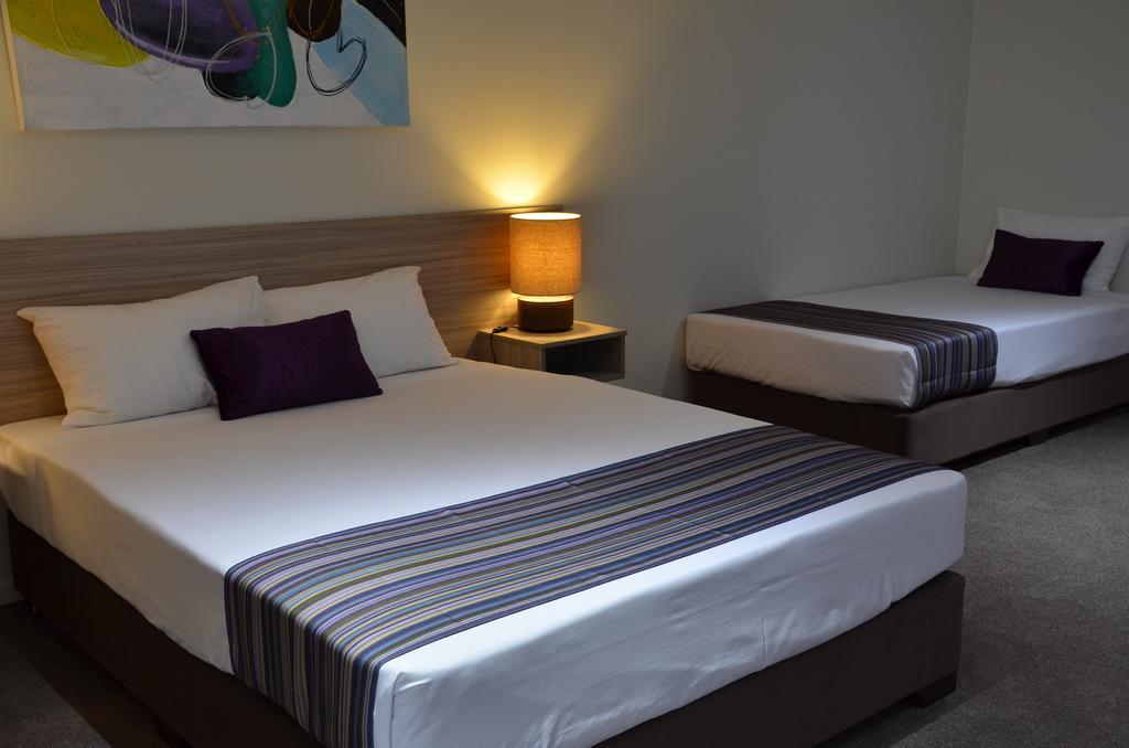 Beachside Boutique Motel Mackay Bagian luar foto