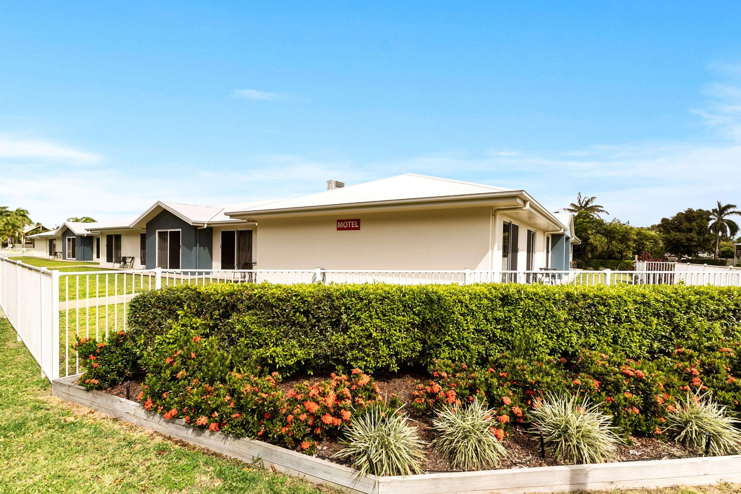 Beachside Boutique Motel Mackay Bagian luar foto