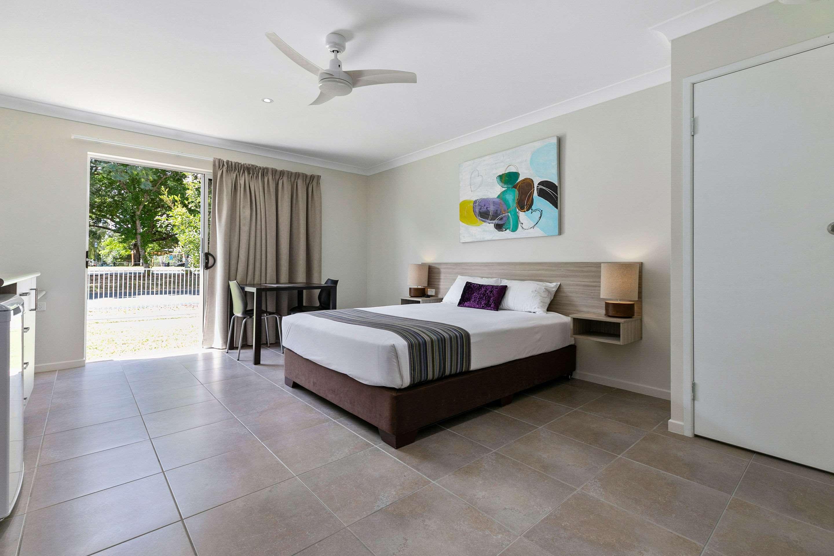 Beachside Boutique Motel Mackay Bagian luar foto