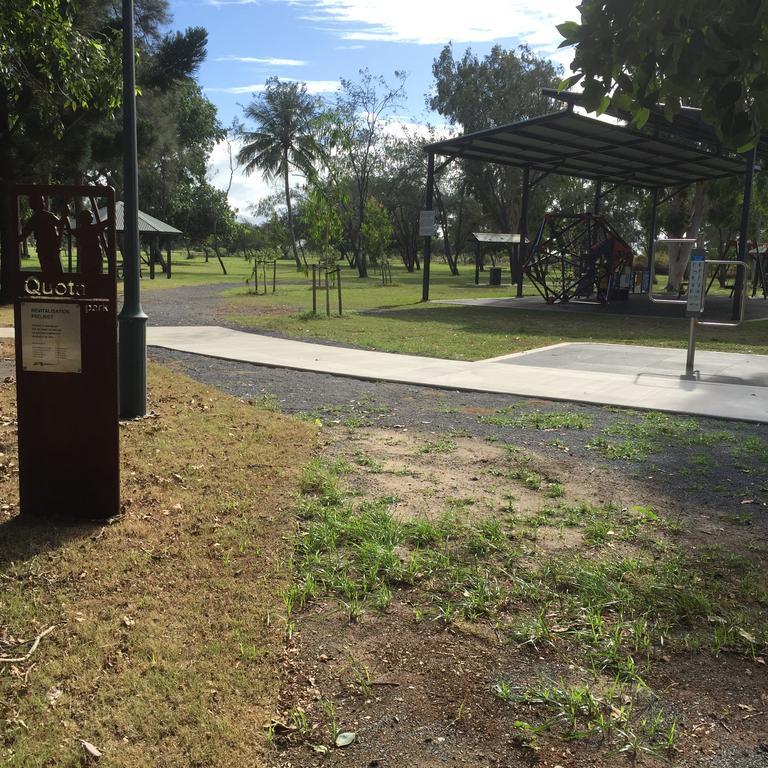 Beachside Boutique Motel Mackay Bagian luar foto