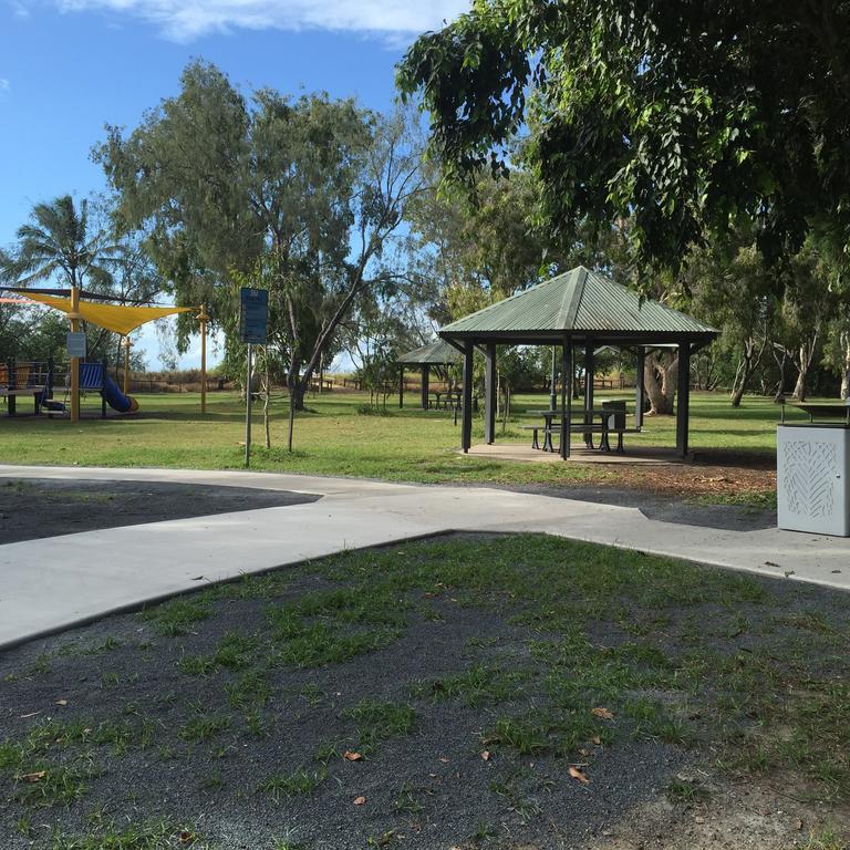 Beachside Boutique Motel Mackay Bagian luar foto