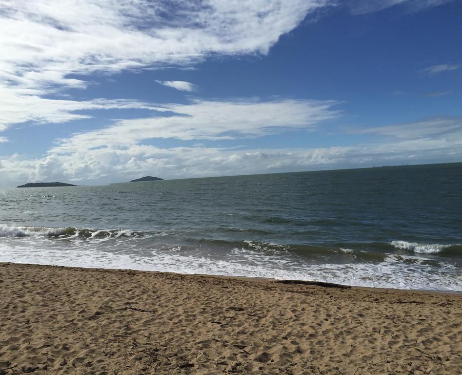 Beachside Boutique Motel Mackay Bagian luar foto