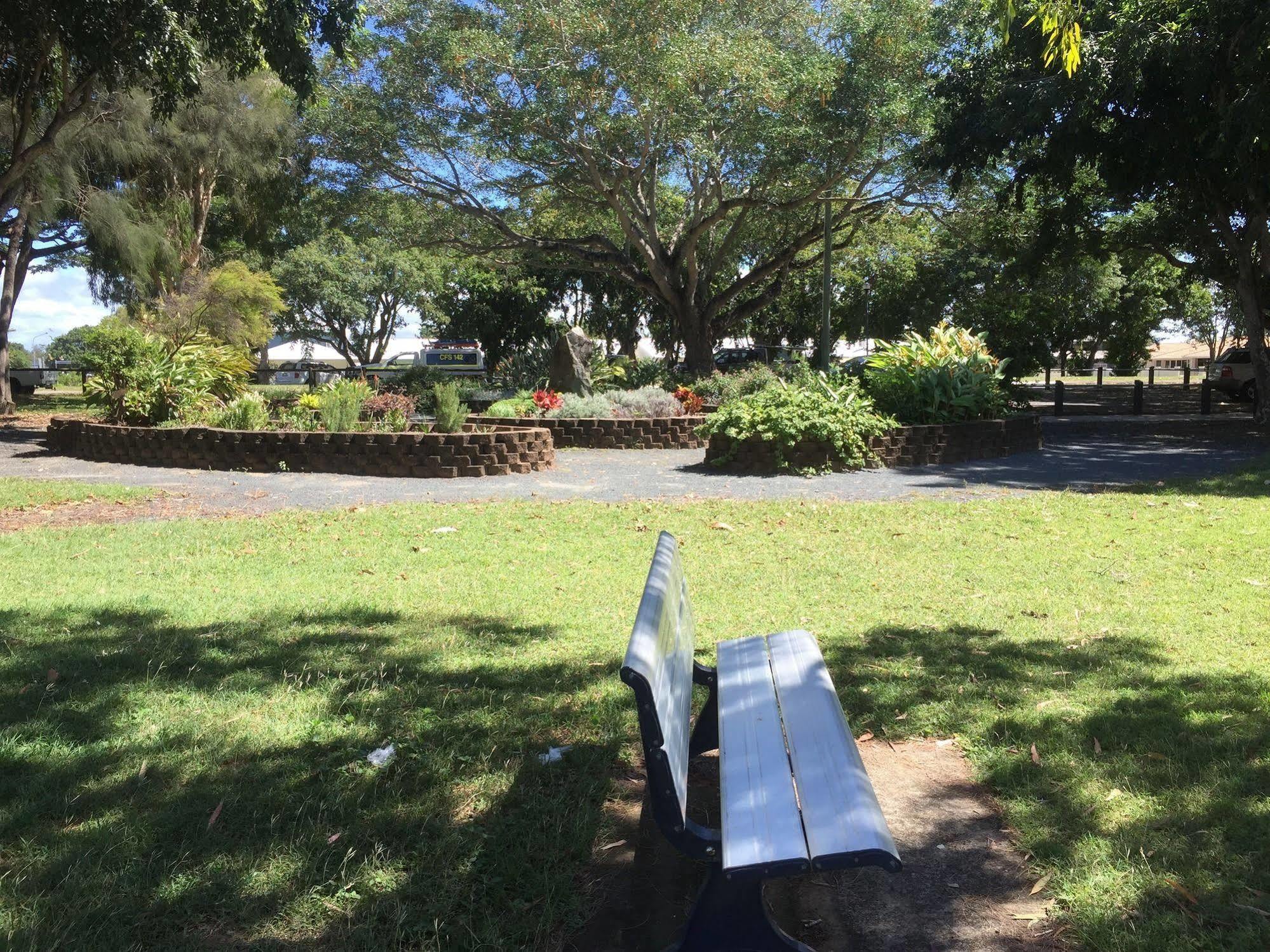 Beachside Boutique Motel Mackay Bagian luar foto