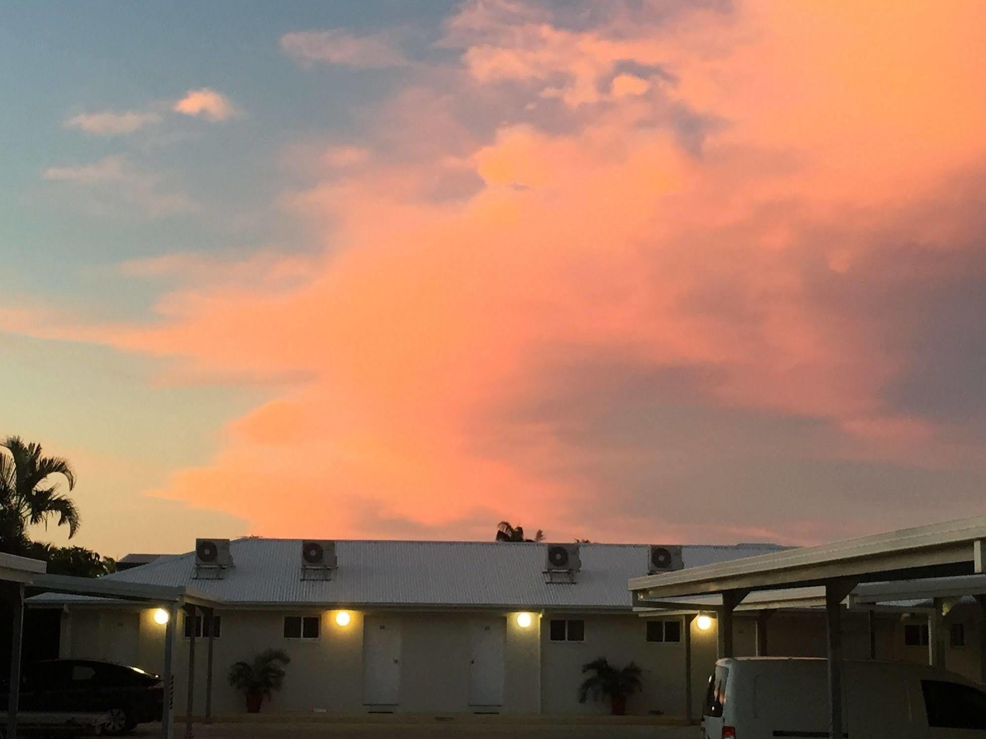 Beachside Boutique Motel Mackay Bagian luar foto